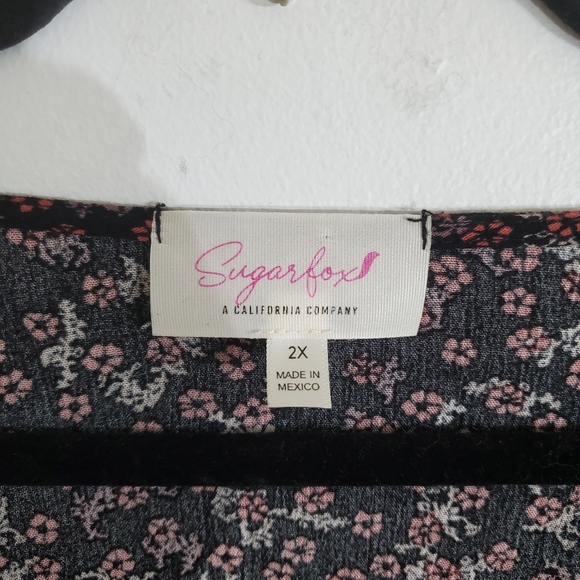 SUGARFOX Woman's Floral Top Size 2X - Picture 2 of 9